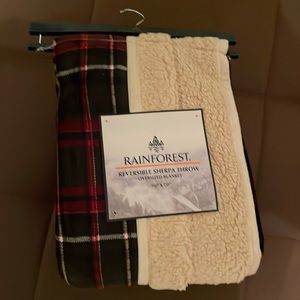 Rain Forest Brand Throw Blanket size 50X70 Hunter Green Plaid